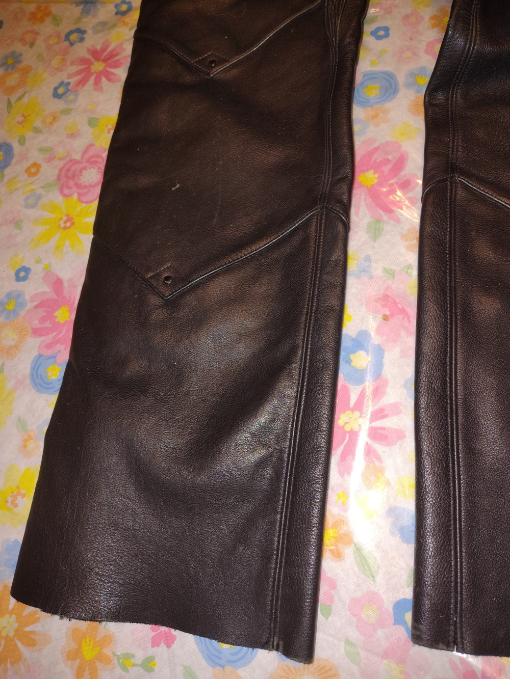 Harley-Davidson Black Leather Motorcycle Chaps with Belt Buckle - Picture 3 of 11